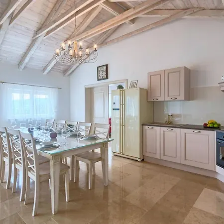 別荘 Lapis ブゼト